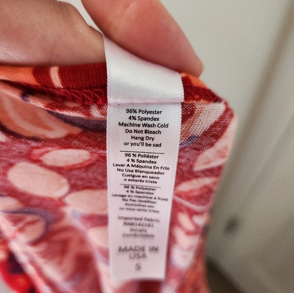 EUC LuLaRoe Floral Arabesque Classic T - Picture 2 of 4